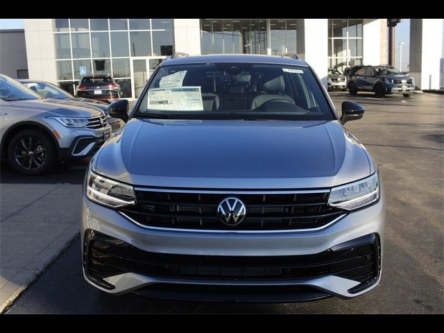 2024 Volkswagen Tiguan SE R-Line Black