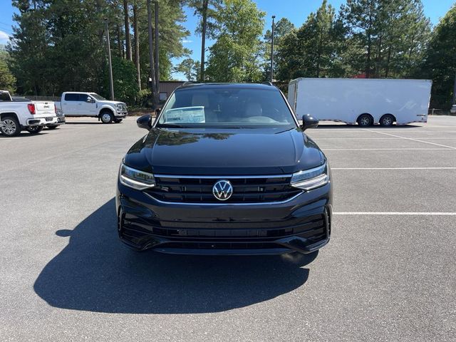 2024 Volkswagen Tiguan SE R-Line Black