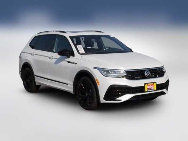 2024 Volkswagen Tiguan SE R-Line Black