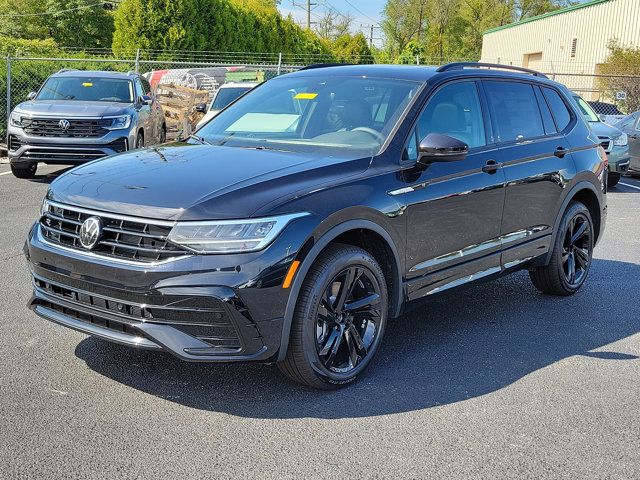 2024 Volkswagen Tiguan SE R-Line Black