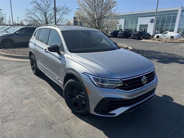 2024 Volkswagen Tiguan SE R-Line Black