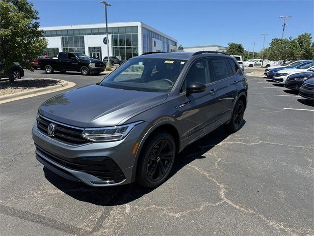 2024 Volkswagen Tiguan SE R-Line Black