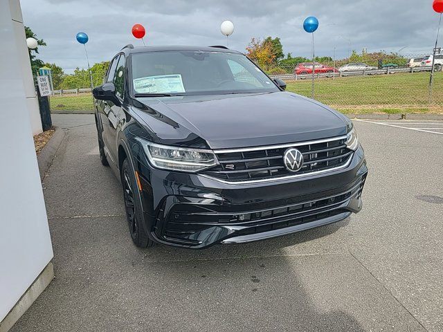 2024 Volkswagen Tiguan SE R-Line Black