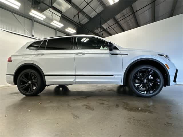 2024 Volkswagen Tiguan/Taos SE R-Line Black