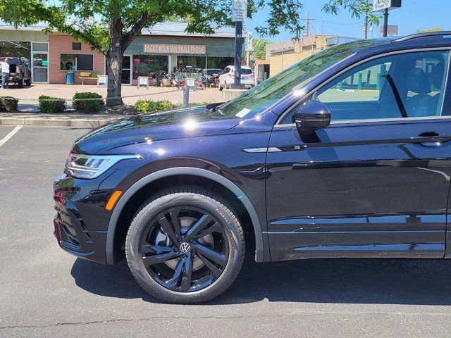 2024 Volkswagen Tiguan SE R-Line Black