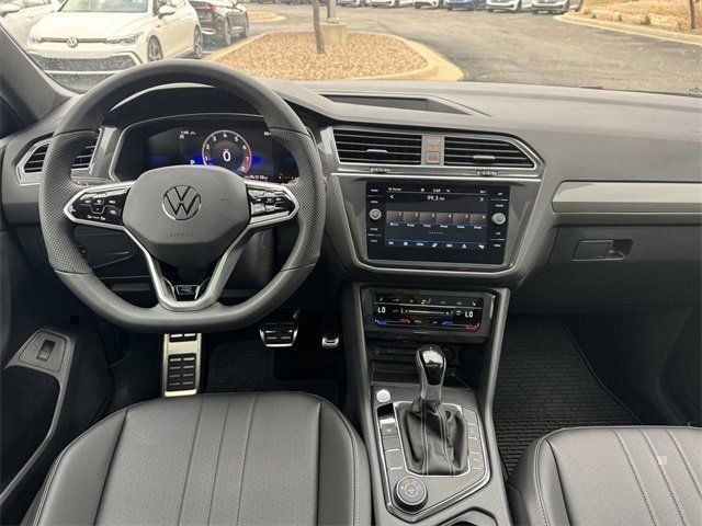 2024 Volkswagen Tiguan SE R-Line Black