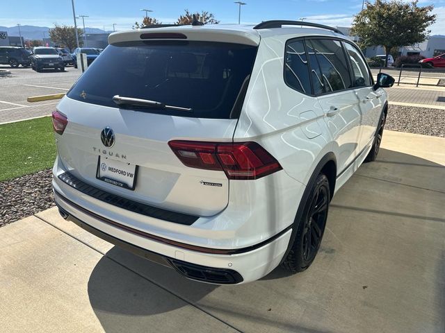 2024 Volkswagen Tiguan/Taos SE R-Line Black