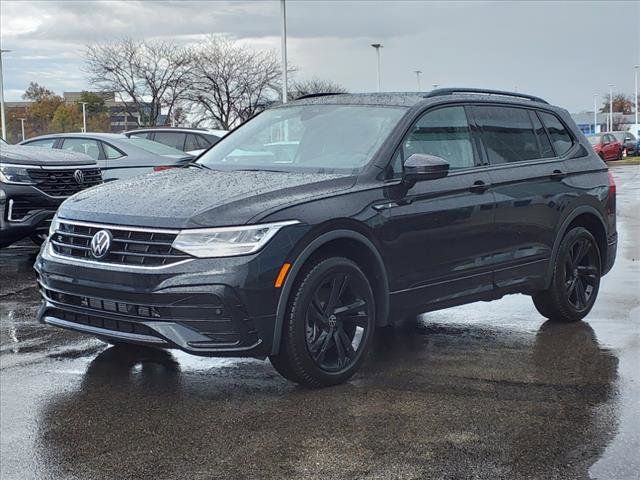 2024 Volkswagen Tiguan SE R-Line Black