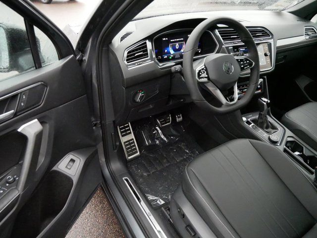 2024 Volkswagen Tiguan SE R-Line Black