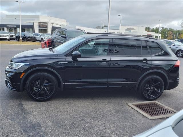 2024 Volkswagen Tiguan SE R-Line Black