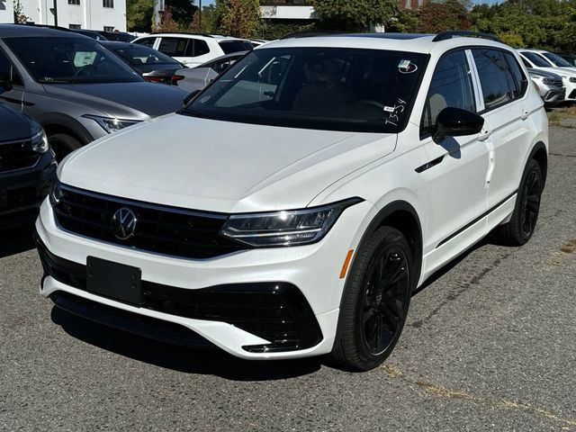 2024 Volkswagen Tiguan SE R-Line Black