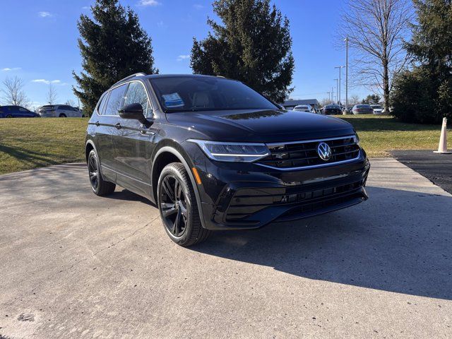 2024 Volkswagen Tiguan SE R-Line Black