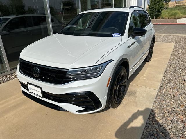 2024 Volkswagen Tiguan SE R-Line Black