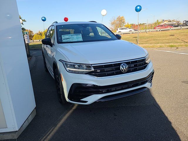 2024 Volkswagen Tiguan/Taos SE R-Line Black