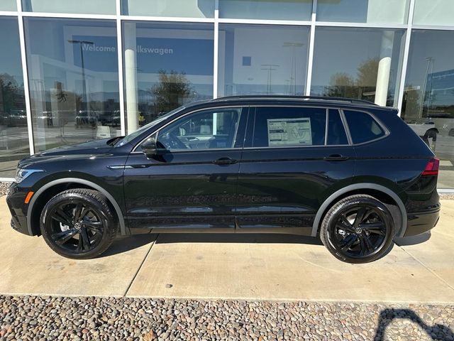 2024 Volkswagen Tiguan/Taos SE R-Line Black