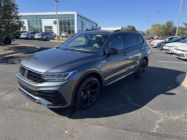 2024 Volkswagen Tiguan SE R-Line Black