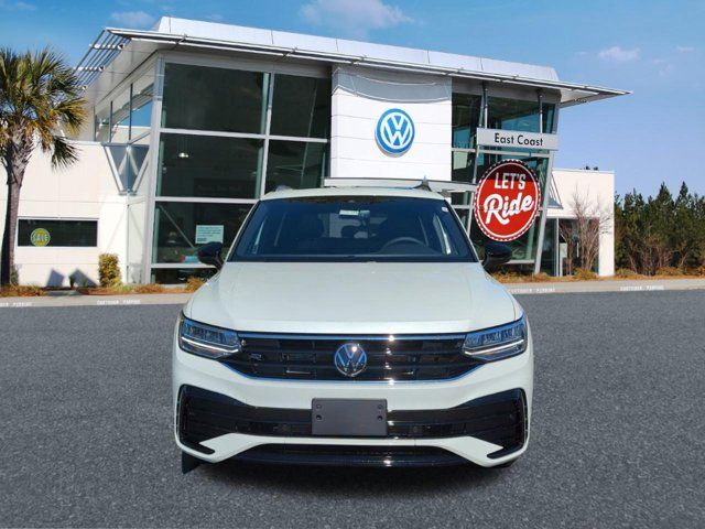 2024 Volkswagen Tiguan SE R-Line Black