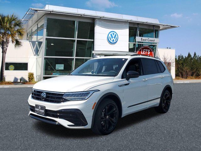 2024 Volkswagen Tiguan SE R-Line Black