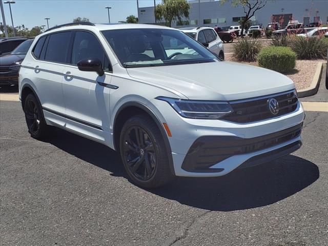 2024 Volkswagen Tiguan SE R-Line Black