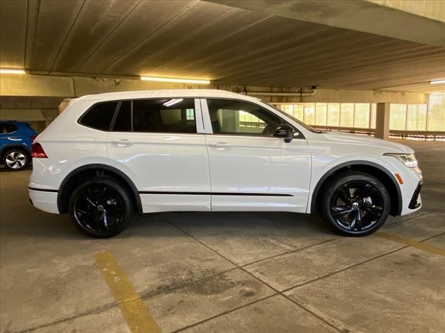 2024 Volkswagen Tiguan SE R-Line Black