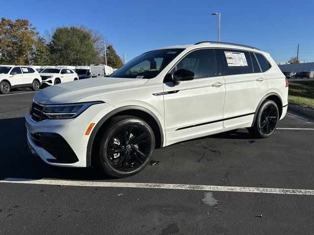 2024 Volkswagen Tiguan SE R-Line Black