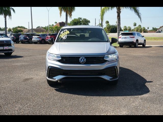 2024 Volkswagen Tiguan SE R-Line Black