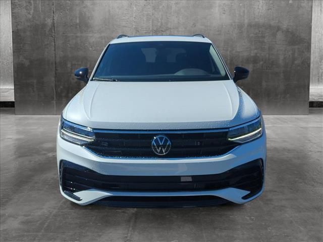 2024 Volkswagen Tiguan/Taos SE R-Line Black