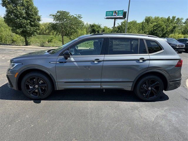 2024 Volkswagen Tiguan SE R-Line Black