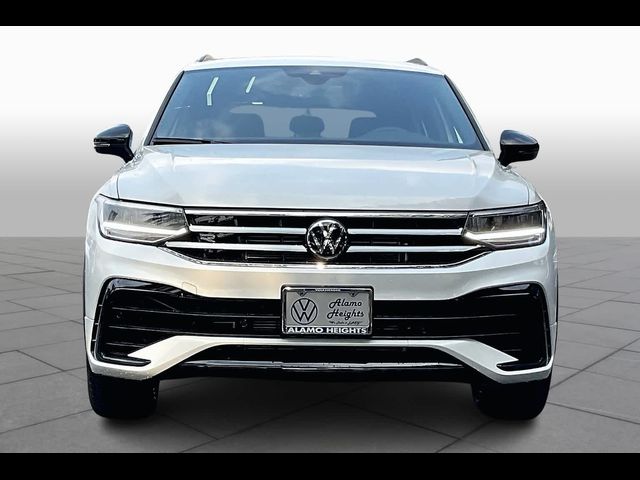 2024 Volkswagen Tiguan SE R-Line Black