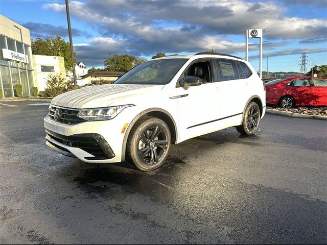 2024 Volkswagen Tiguan SE R-Line Black