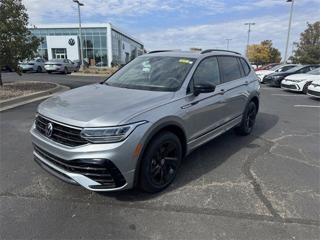 2024 Volkswagen Tiguan SE R-Line Black