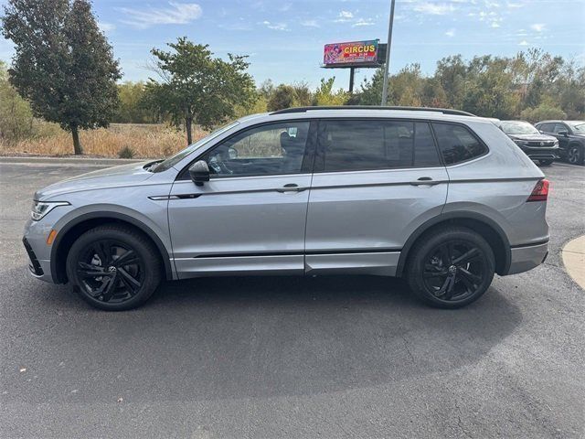 2024 Volkswagen Tiguan SE R-Line Black