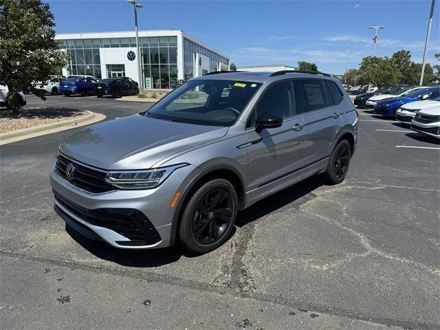 2024 Volkswagen Tiguan SE R-Line Black