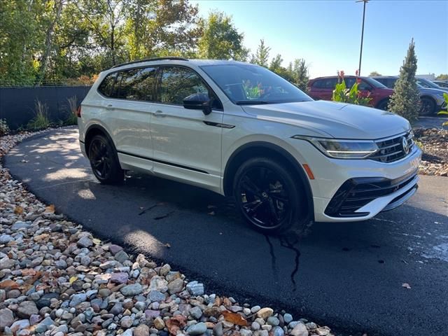 2024 Volkswagen Tiguan SE R-Line Black