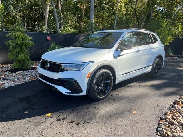 2024 Volkswagen Tiguan SE R-Line Black