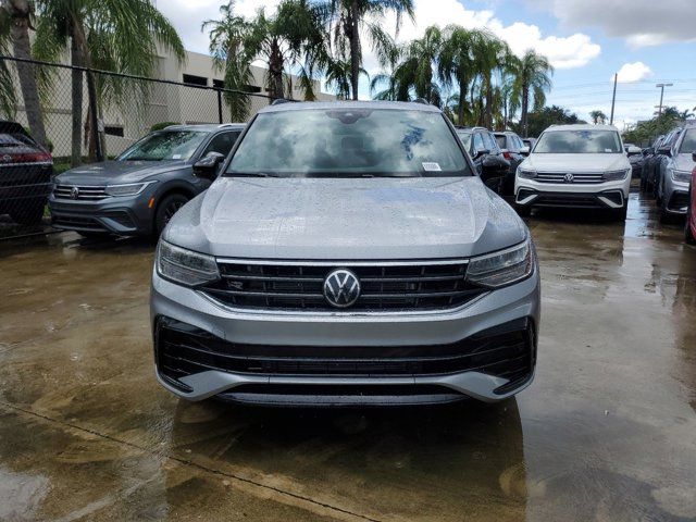 2024 Volkswagen Tiguan SE R-Line Black