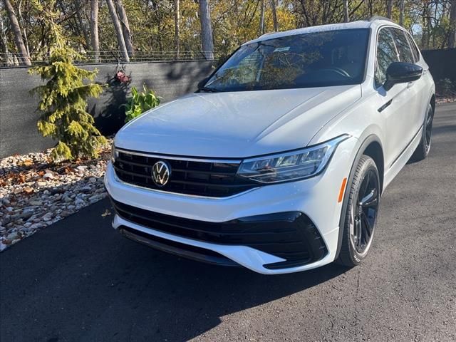 2024 Volkswagen Tiguan/Taos SE R-Line Black