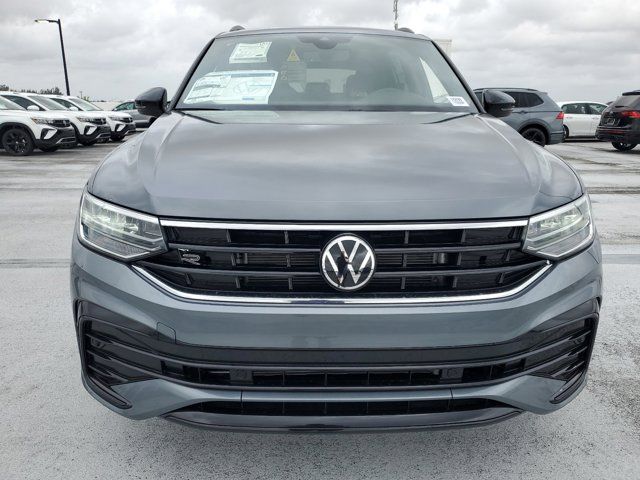 2024 Volkswagen Tiguan SE R-Line Black