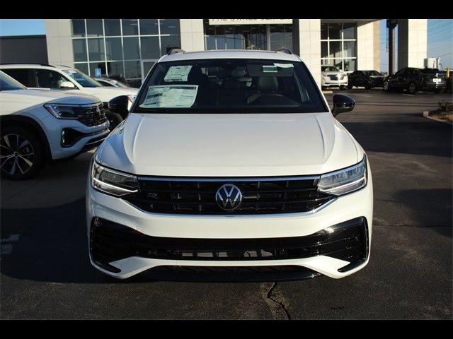 2024 Volkswagen Tiguan SE R-Line Black