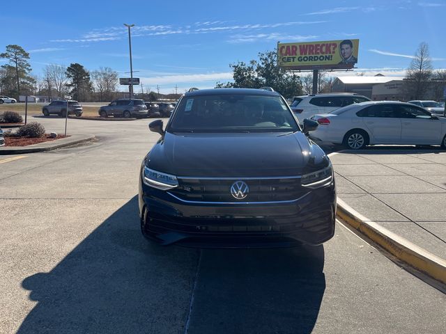 2024 Volkswagen Tiguan SE R-Line Black