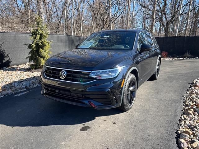 2024 Volkswagen Tiguan SE R-Line Black