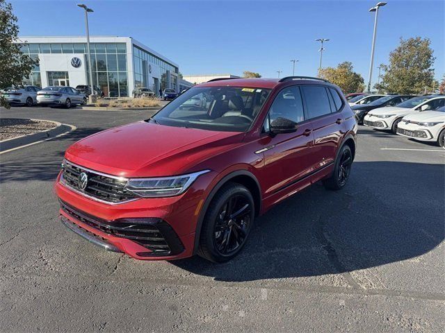 2024 Volkswagen Tiguan SE R-Line Black