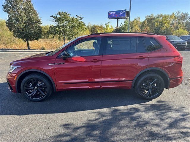 2024 Volkswagen Tiguan SE R-Line Black