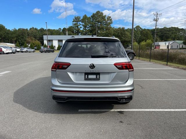 2024 Volkswagen Tiguan SE R-Line Black