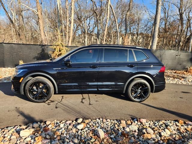 2024 Volkswagen Tiguan SE R-Line Black