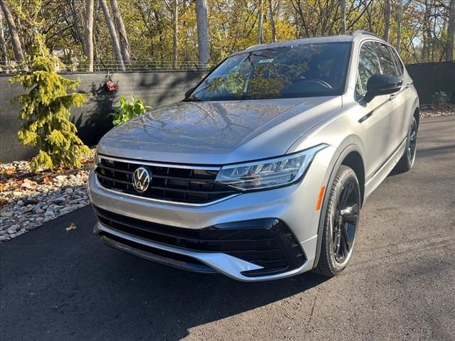 2024 Volkswagen Tiguan/Taos SE R-Line Black