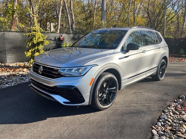 2024 Volkswagen Tiguan/Taos SE R-Line Black