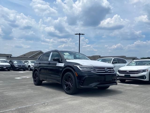 2024 Volkswagen Tiguan SE R-Line Black