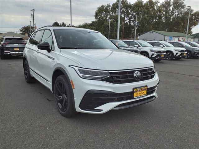 2024 Volkswagen Tiguan SE R-Line Black