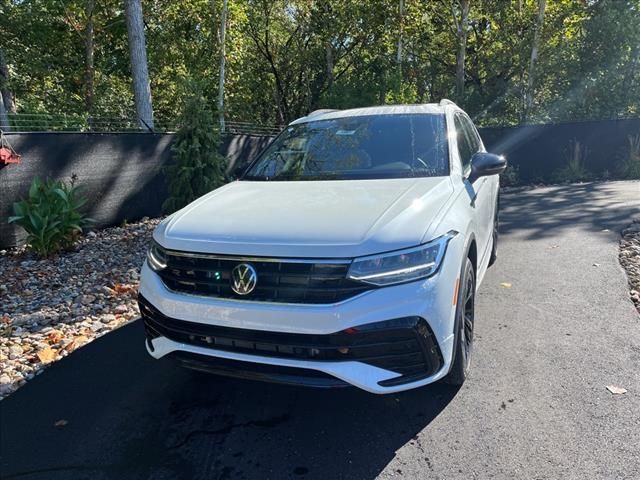 2024 Volkswagen Tiguan SE R-Line Black